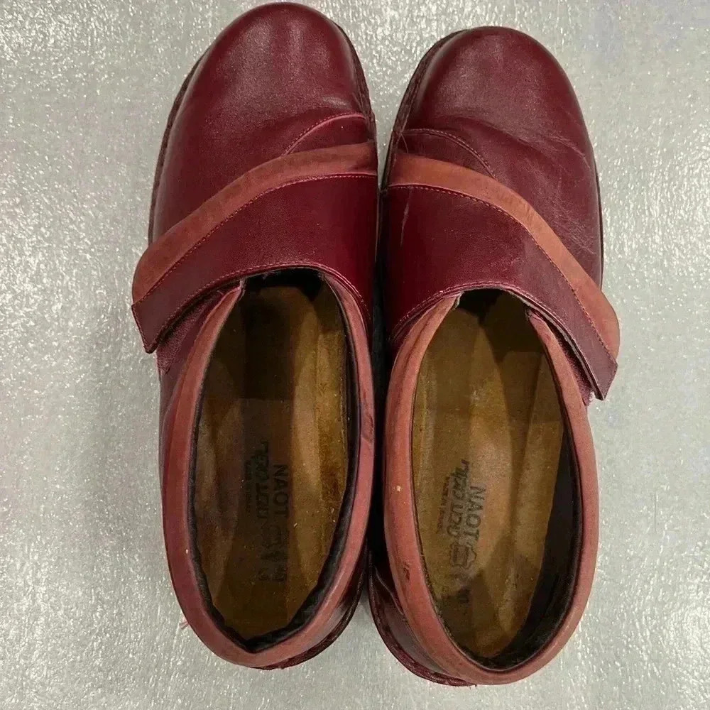 [40/US9-9.5]NAOT Red Slip In  Loafer
